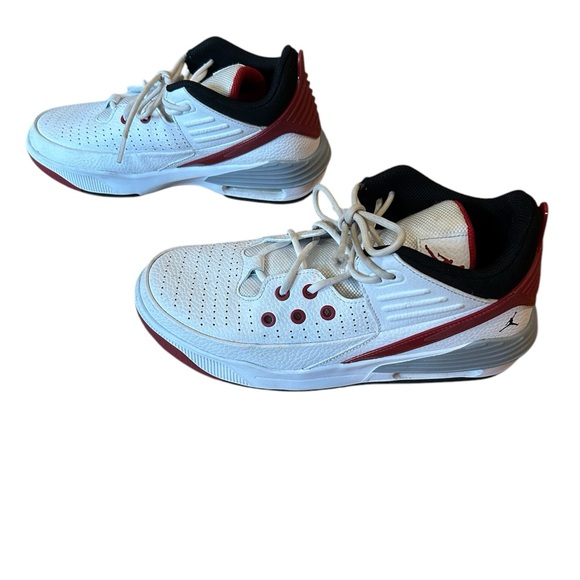 JORDAN ✨ Max Aura 5 White/Black Varsity Red Size 7Y EUC - Picture 2 of 6